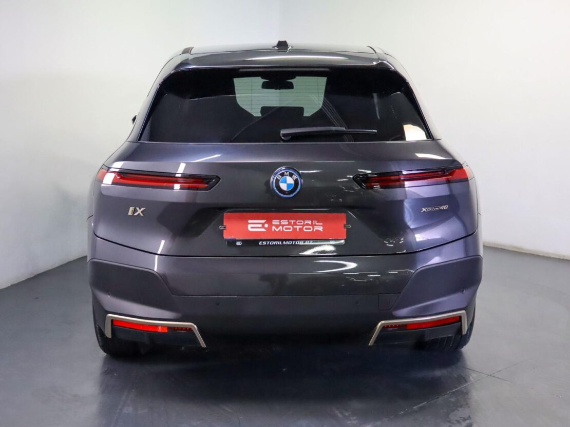 BMW iX xDrive40 4