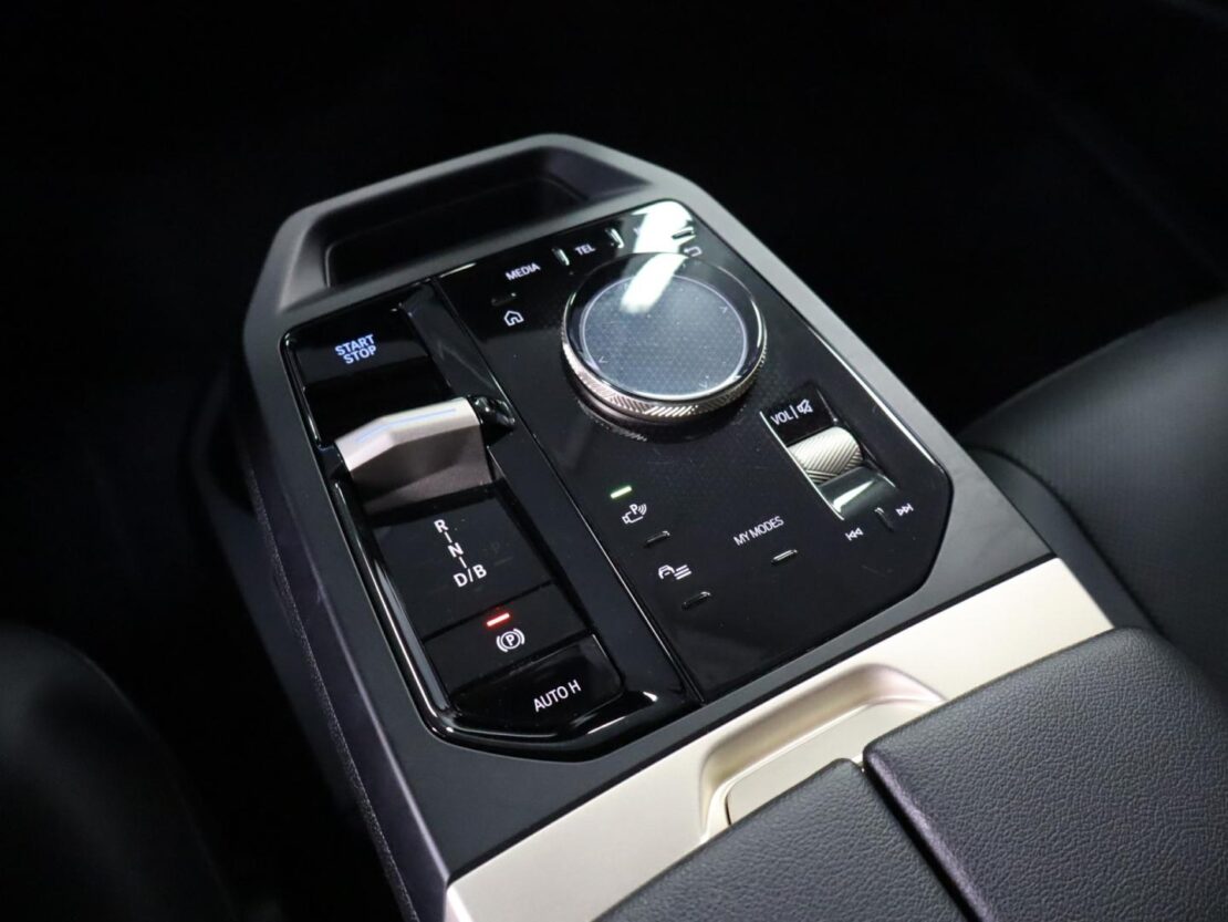 BMW iX xDrive40 24