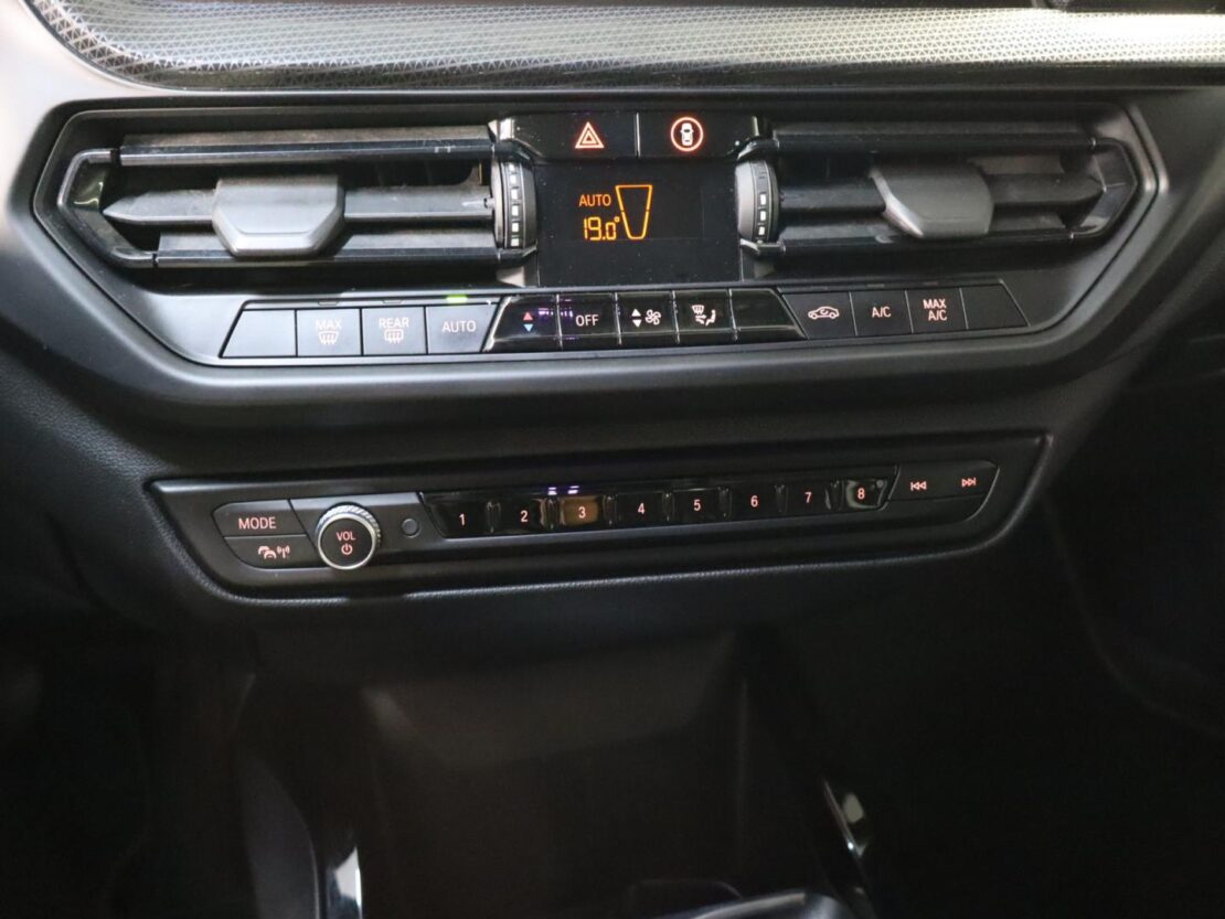 BMW Serie 1 116 d Line Sport Auto 21